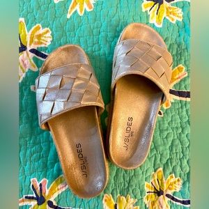 Leather beach slides. Metallic gold.